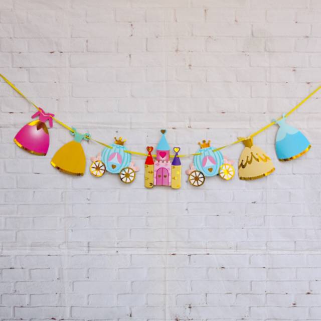 Banner Princess Castle, Carriage & Ball Gown List Gold