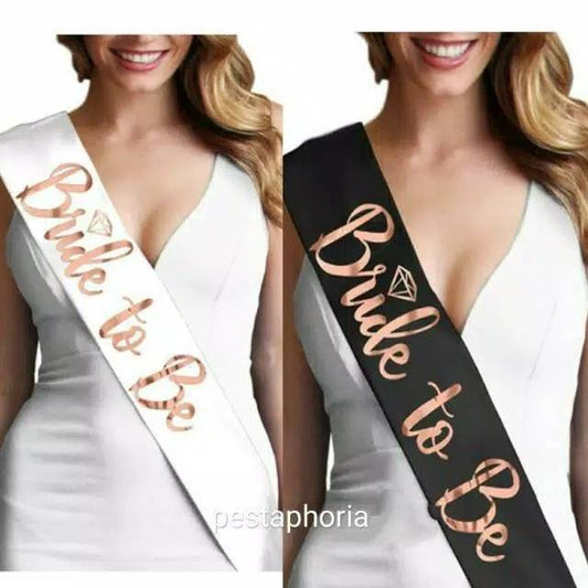 (Tidak Bisa Custom) Selempang / Sash Aksesoris Bridal Shower / Bride To Be Print Gold Metalik