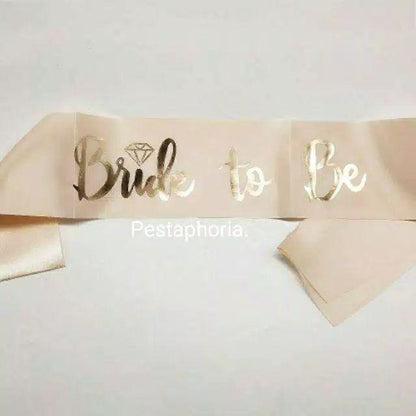 (Tidak Bisa Custom) Selempang / Sash Aksesoris Bridal Shower / Bride To Be Print Gold Metalik