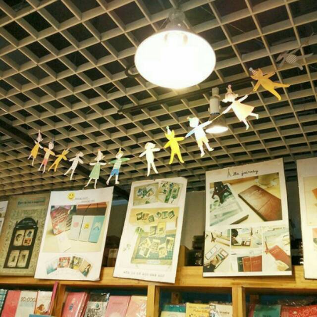 Bunting Banner Flag Boys Girl Hand in Hand